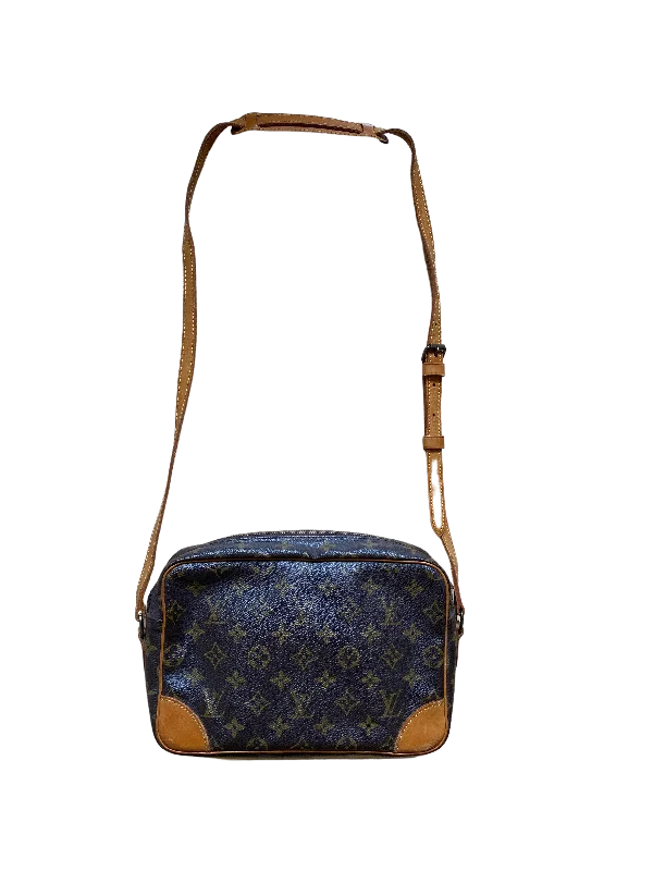 Louis Vuitton bags with a magnetic snap closure for easy accessLouis Vuitton Trocadero 27 Monogram