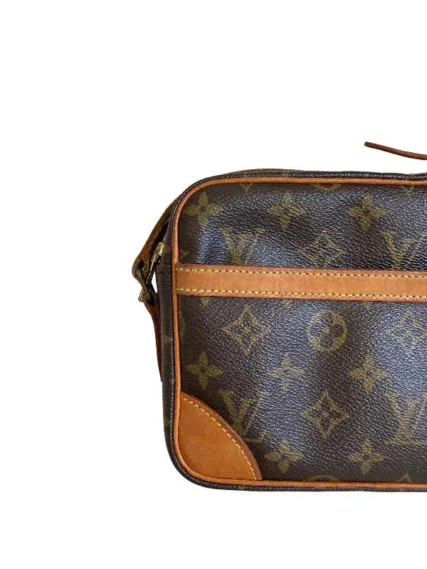 Ladies Louis Vuitton shoulder bags with a wide - width strap for comfortLouis Vuitton Trocadero 24 i Monogram