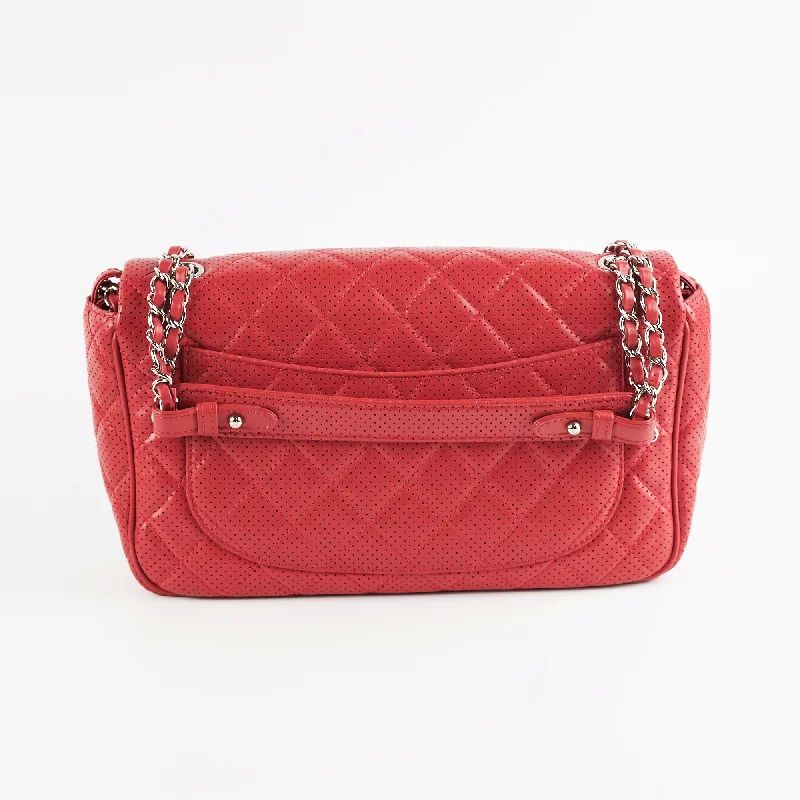 Chanel bags with modern touchesChanel Seasonal Flap Red